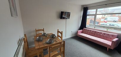 Room in Guest Room - Big Double Room in Stoke City