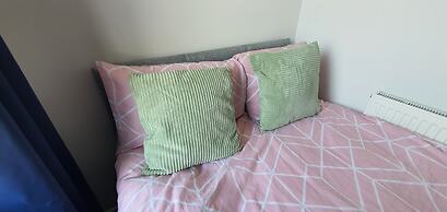 Room in Guest Room - Big Double Room in Stoke City