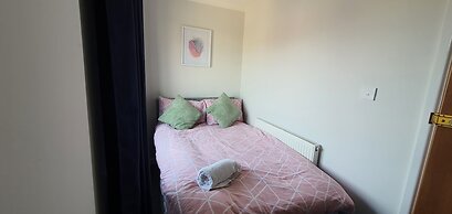 Room in Guest Room - Big Double Room in Stoke City
