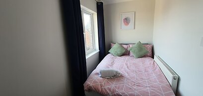 Room in Guest Room - Big Double Room in Stoke City