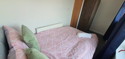 Room in Guest Room - Big Double Room in Stoke City