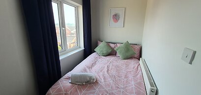 Room in Guest Room - Big Double Room in Stoke City