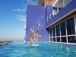 Apartment with roof top pool