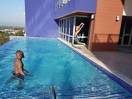 Apartment with roof top pool