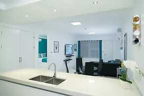 Apartment with roof top pool