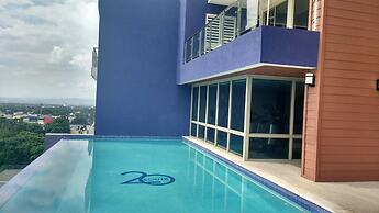 Apartment with roof top pool