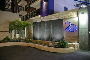 Apartment with roof top pool