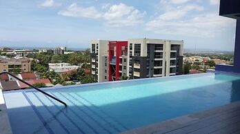Apartment with roof top pool