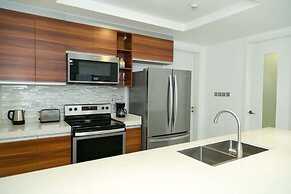 Apartment with roof top pool