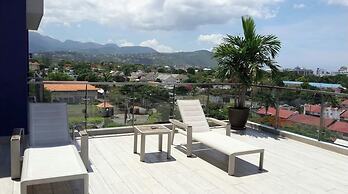 Apartment with roof top pool