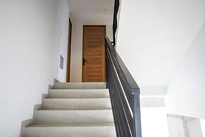 1BR Flat with Smart Access & Parking