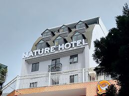 Nature Hotel - Win Happy