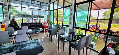 Tiny Island Lake Lodge