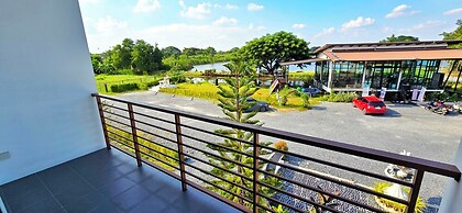 Tiny Island Lake Lodge