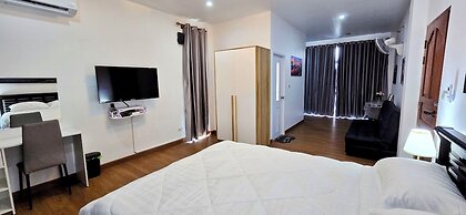 Tiny Island Lake Lodge