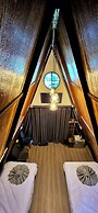 Tiny Island Lake Lodge