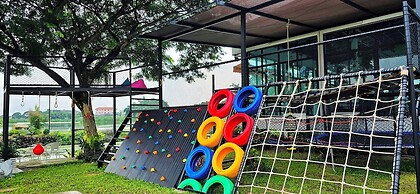 Tiny Island Lake Lodge