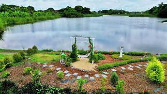 Tiny Island Lake Lodge