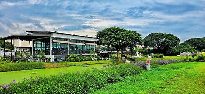 Tiny Island Lake Lodge