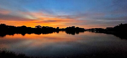 Tiny Island Lake Lodge