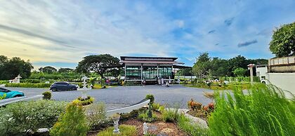 Tiny Island Lake Lodge