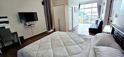 Tiny Island Lake Lodge