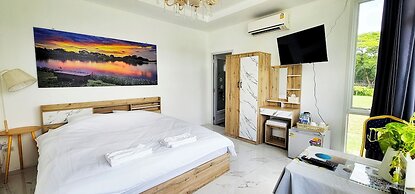 Tiny Island Lake Lodge