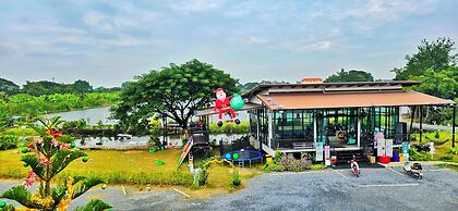 Tiny Island Lake Lodge