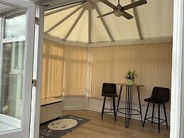 Tranquil Sheffield Retreat - 3 Bedroom House