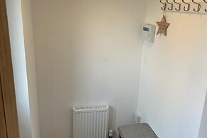 Tranquil Sheffield Retreat - 3 Bedroom House