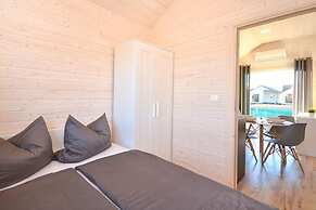 Comfortable Holiday Cottages, Pool Whirlpool Dabki