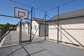 Comfortable Holiday Cottages, Pool Whirlpool Dabki