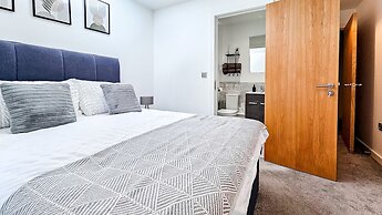 Cosy 2 Bedroom 2 Bath Apartment With Free Parking