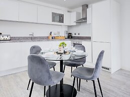 Cosy 2 Bedroom 2 Bath Apartment With Free Parking