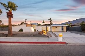 Club 915 Getaway- Pool BBQ and Pet Friendly