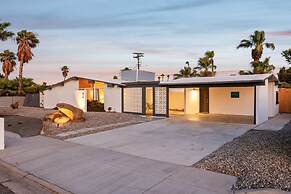 Club 915 Getaway- Pool BBQ and Pet Friendly