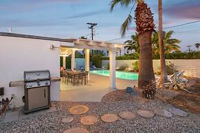 Club 915 Getaway- Pool BBQ and Pet Friendly