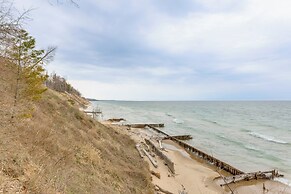 Cottage w/ Private Beach + Fire Pit in Manistee!