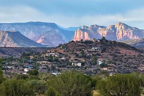 Hiker's Retreat w/ Furnished Patio in Rimrock!