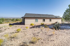 Hiker's Retreat w/ Furnished Patio in Rimrock!