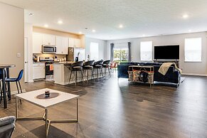 5 Mi to Fort Harrison: Home w/ Pool Access!