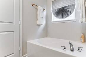 5 Mi to Fort Harrison: Home w/ Pool Access!