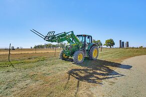 15 Mi to La Cygne Lake: Peaceful Ranch Home