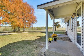 15 Mi to La Cygne Lake: Peaceful Ranch Home