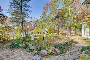 Keshena Lake House: Fire Pit, Deck