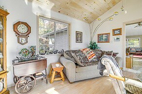 Keshena Lake House: Fire Pit, Deck