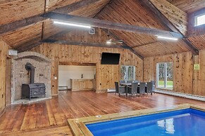 Indoor Pool, Gym & More: Catskills 'retreat House'