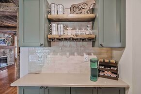 Indoor Pool, Gym & More: Catskills 'retreat House'