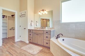 Scenic Views, Fire Pit: Texas Hill Country Getaway