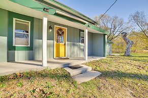 Deck & Fire Pit: Peaceful Home in Elmira